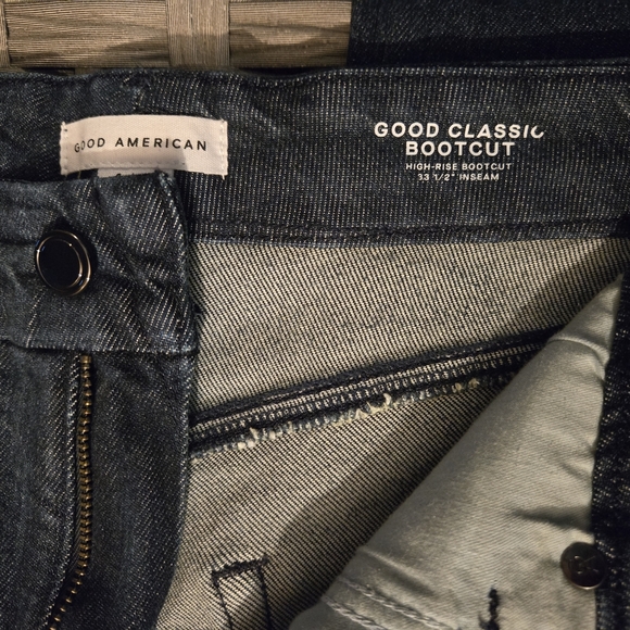 Good American SOFT-TECH GOOD CLASSIC SLIM BOOTCUT JEANS - Picture 7 of 8